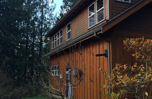 Whatcom County Apartment | Discover The Van Zandt Raven in Mt Baker Foothills