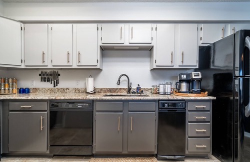 Rockwell Apartment | Unmatched Comfort at The Vandiver on Lake Hamilton