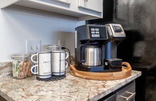 Rockwell Apartment | Unmatched Comfort at The Vandiver on Lake Hamilton