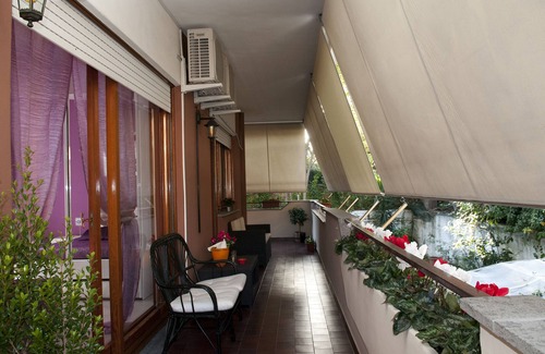 Quartiere XIII Aurelio Apartment | Convenient Vatican Casetta with Kitchen Near Metro A