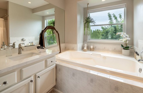 East Wenatchee House | Family-Friendly Veedol House with Ocean Views & Outdoor Fun