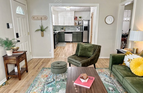 Monroe House | Discover Velvet Crush Cottage: Family-Friendly Retreat in Monroe