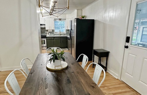 Monroe House | Discover Velvet Crush Cottage: Family-Friendly Retreat in Monroe
