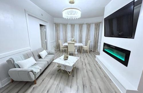 Forest Hill Apartment | The Velvet Key near EWR airport &NYC