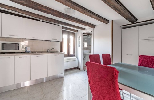 Cannaregio Apartment | Experience Comfort at The Venice Red Door Apartment