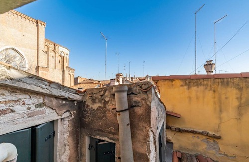 Cannaregio Apartment | Experience Comfort at The Venice Red Door Apartment