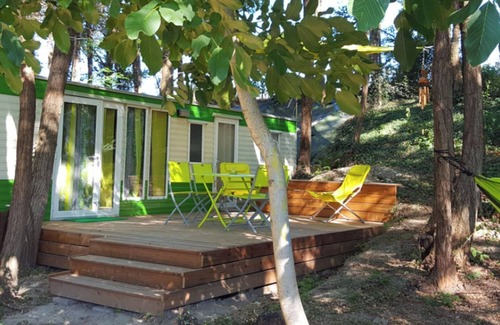 Chateauneuf-sur-Isere House | Relax at The Ver de terre Mobile Home with Pool & Spa