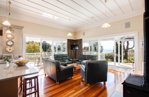 Bluff Hill House | Family-Friendly Getaway at The Verandah - Napier Home