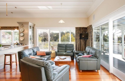 Bluff Hill House | Family-Friendly Getaway at The Verandah - Napier Home