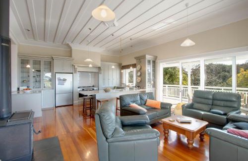 Bluff Hill House | Family-Friendly Getaway at The Verandah - Napier Home