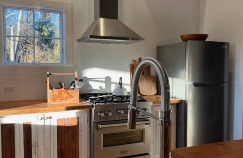 North Bennington House | The Vermont Farmhouse + Stunning Views + Dog Friendly + Adjacent Nature Preserve