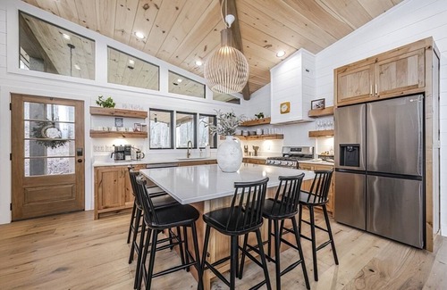 Blue Ridge Cabin | Relaxing Toccoa River Retreat: Hot Tub, Sauna & Fire Pit