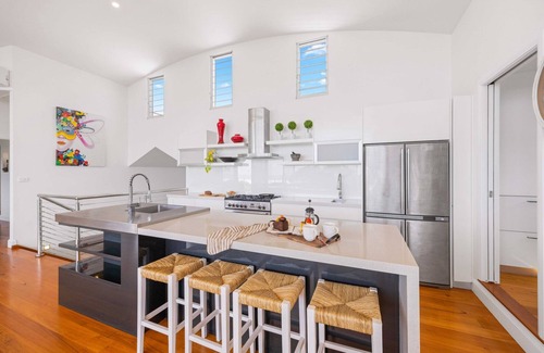 Lake Cathie House | Experience The Vibe Beach House: Ocean Views & Spa Retreat