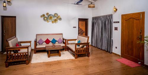 Thoppur Villa | Explore The Viber Yercaud: Villa with Waterfalls Awaits