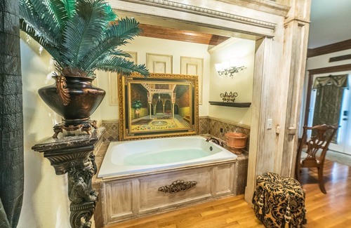 Downtown Bed & Breakfast | Indulge at The Victoria B & B - 4-Star Stay with Pool