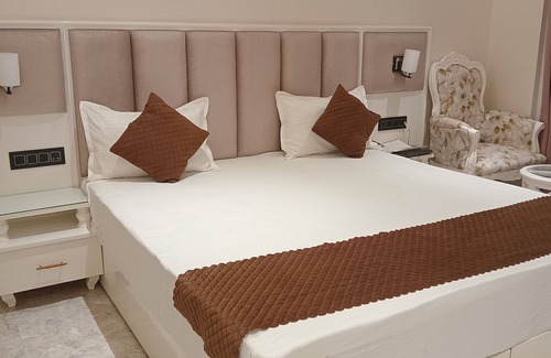 Raebareli Hotel | The Victoria