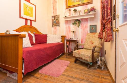 Marble Falls House | Cozy Victorian Cottage at Creekside Camp & Cabins