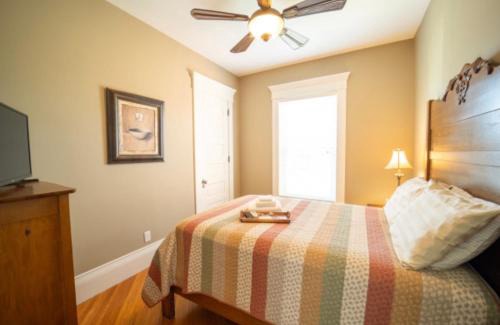 Delphos House | Charming Victorian Guesthouse: Family-Friendly Retreat
