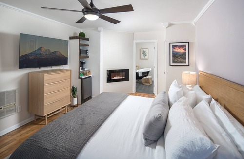 Blowing Rock Hotel | Highly Rated The Victorian Inn with Breakfast in Blowing Rock