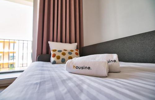 Zator Apartment | Top-Rated Family-Friendly Stay at The View 50 by Housine