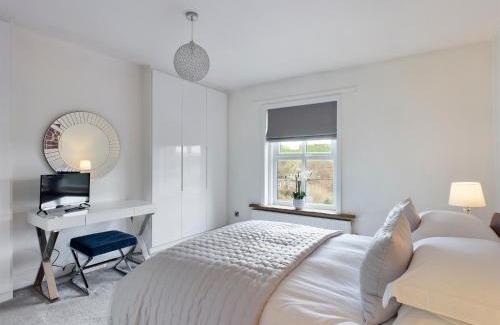 Delph House | Stunning Views Await You at The View - Child Friendly!