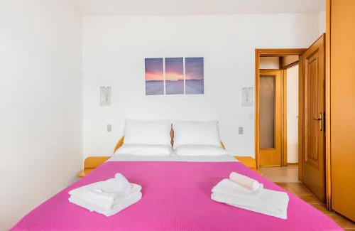 Cassone Apartment | Relax at The View House - Family-Friendly Retreat
