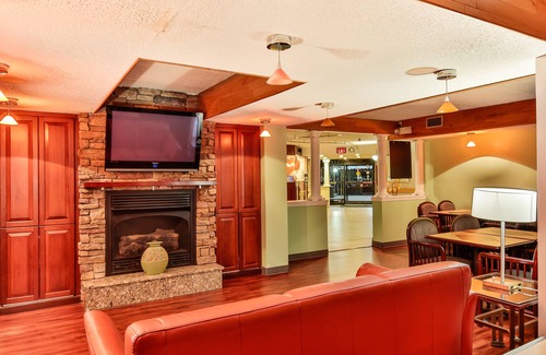 Butztown Hotel | Discover Comfort at The View Inn & Suites with Spa and Dining
