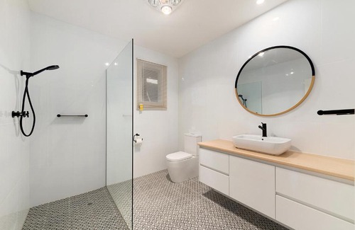 Mulwala House | Experience Tranquility at The View, Lake Mulwala - 4 Star Stay
