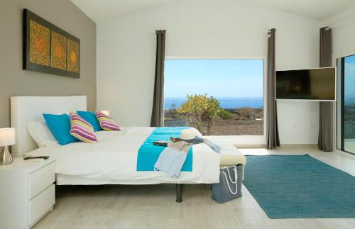 Macher Villa | Experience Oceanfront Bliss at The View Lanzarote