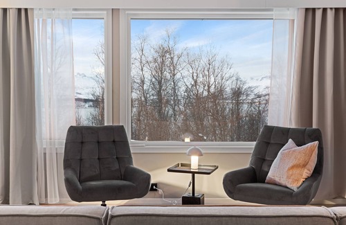 Tromso Apartment | Experience The View: Family-Friendly with Restaurant & Kitchen