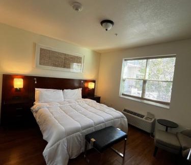 Orlando Hotel | Cozy View Studio: Pet-Friendly Suites with Breakfast