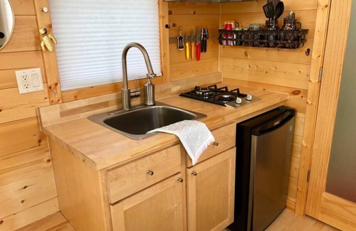 Northwest Orlando House | Idyllic Lake View Tiny Home - Guest Rated 9.8/10