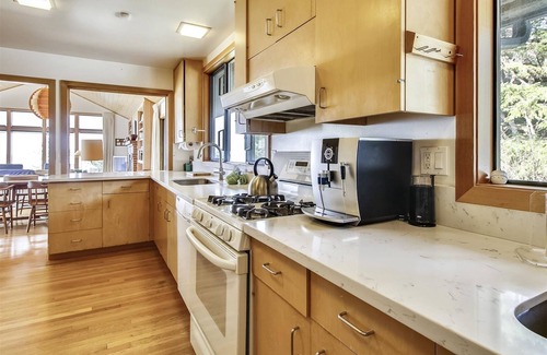 Cannon Beach House | Oceanfront Bliss at The Viewpoint - Pet-Friendly Escape!