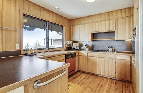 Cannon Beach House | Oceanfront Bliss at The Viewpoint - Pet-Friendly Escape!