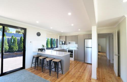 Tura Beach House | Family-Friendly Retreat at The Views - 3 or 4 Bedrooms