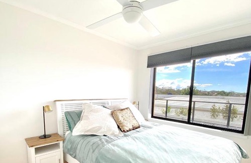 Tura Beach House | Family-Friendly Retreat at The Views - 3 or 4 Bedrooms