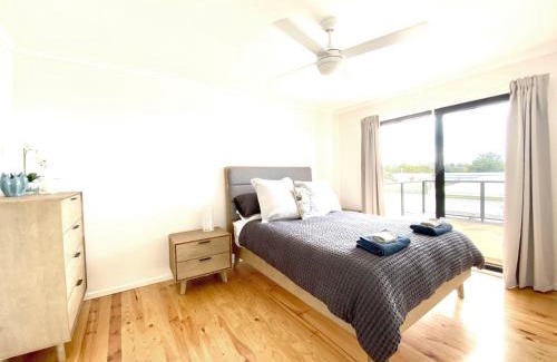 Tura Beach House | Family-Friendly Retreat at The Views - 3 or 4 Bedrooms