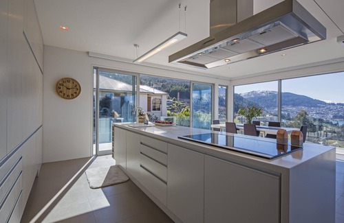 Fernhill Villa | Relaxing Retreat at The Views and Spa by Staysouth