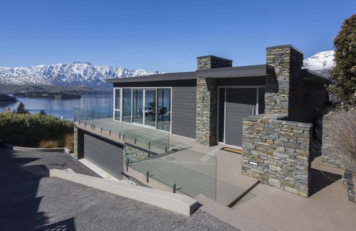 Fernhill Villa | Relaxing Retreat at The Views and Spa by Staysouth
