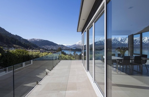 Fernhill Villa | Relaxing Retreat at The Views and Spa by Staysouth