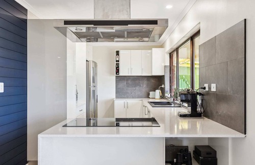 McCracken House | Beachfront Bliss at The Views Beach House with WiFi