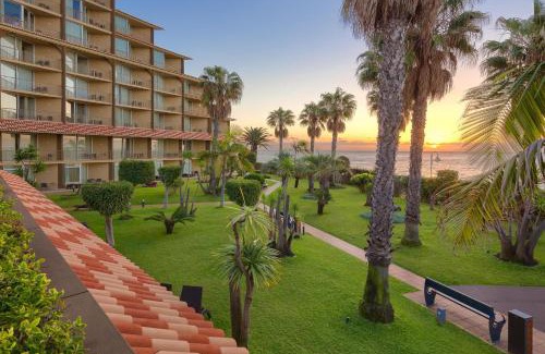 Canico Hotel | Relax at The Views Oasis: 4-Star Oceanfront Retreat