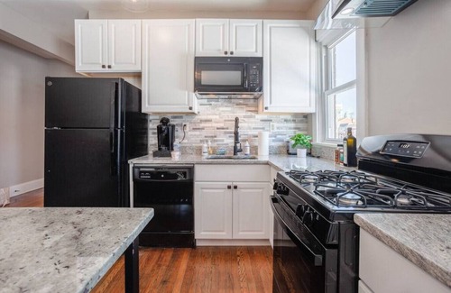 Covington Apartment | Top-Rated Villa 1B in Downtown Covington with Breakfast
