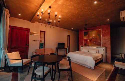 Attikulama Villa | Villa Lakeshore: Oceanfront Retreat with Pool & Hot Tub