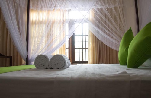 Anuradhapura House | Cozy Villa: Family-Friendly Stay with Breakfast Included