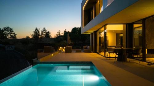 Sarajevo Villa | Oceanfront Villa O: Guest Rated 9.8 with Pool & Breakfast