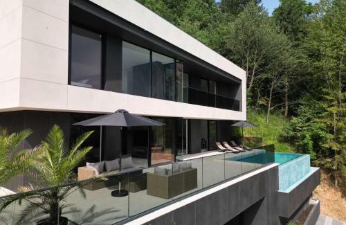 Sarajevo Villa | Oceanfront Villa O: Guest Rated 9.8 with Pool & Breakfast