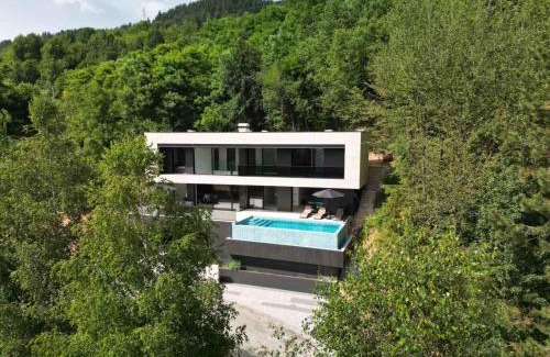 Sarajevo Villa | Oceanfront Villa O: Guest Rated 9.8 with Pool & Breakfast