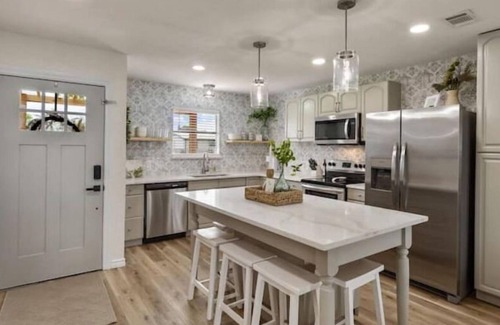 Granbury Villa | The Villa On Lake Granbury w/ Hot Tub, Sleeps 10