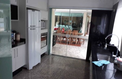 Paranapanema House | Experience The Villa with Dam: Pet-Friendly Retreat Awaits